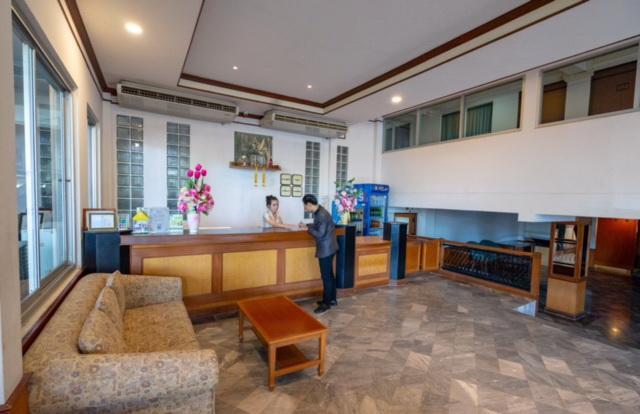 Golden House Service And Apartment Rayong Ngoại thất bức ảnh