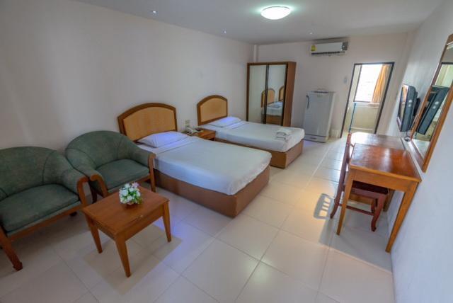 Golden House Service And Apartment Rayong Ngoại thất bức ảnh