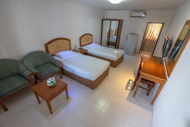 Golden House Service And Apartment Rayong Ngoại thất bức ảnh